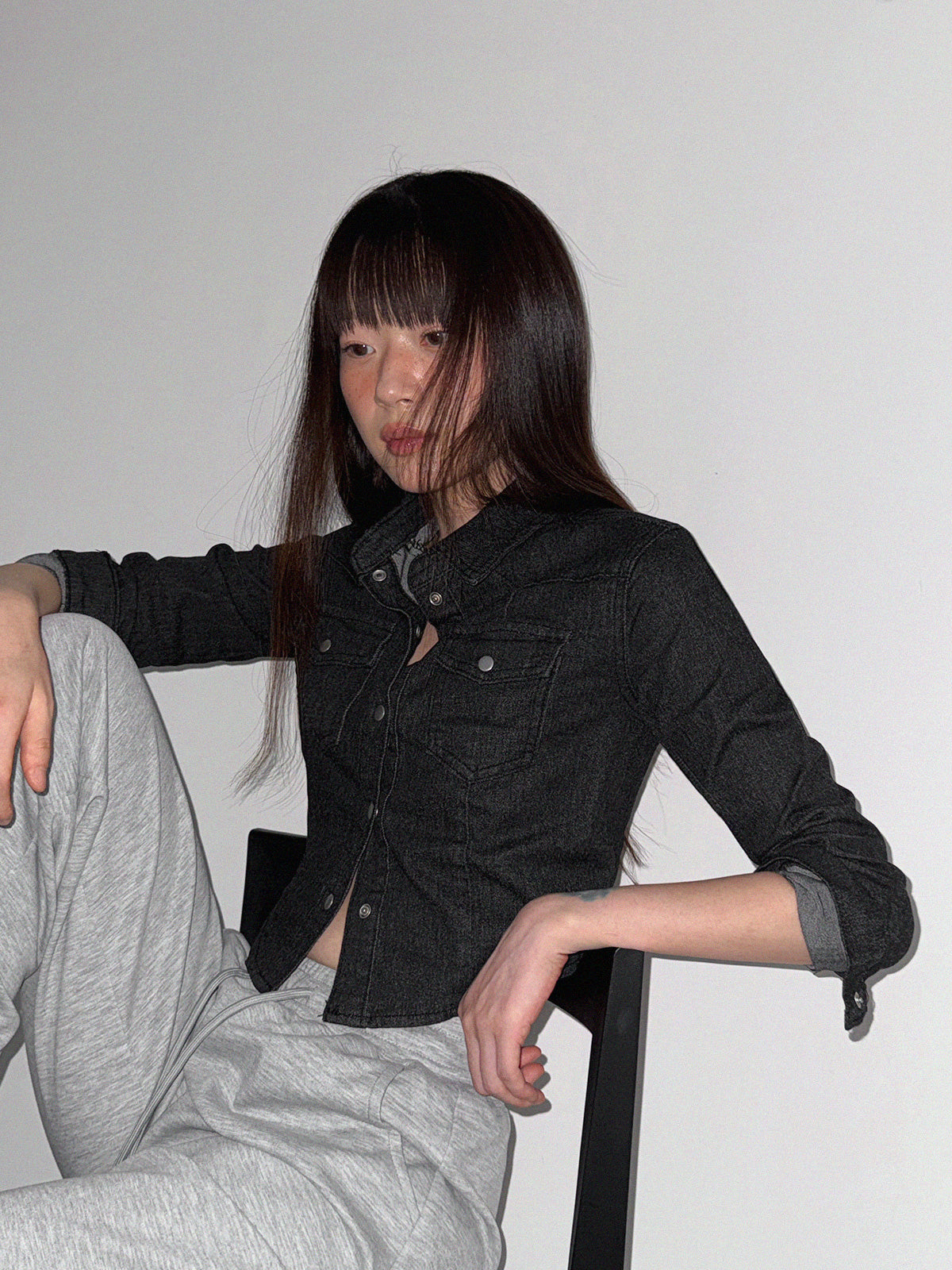 [TWEE] Mian Button Crop Denim Long-Sleeve Shirt