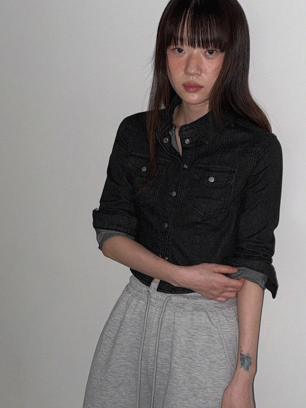 [TWEE] Mian Button Crop Denim Long-Sleeve Shirt