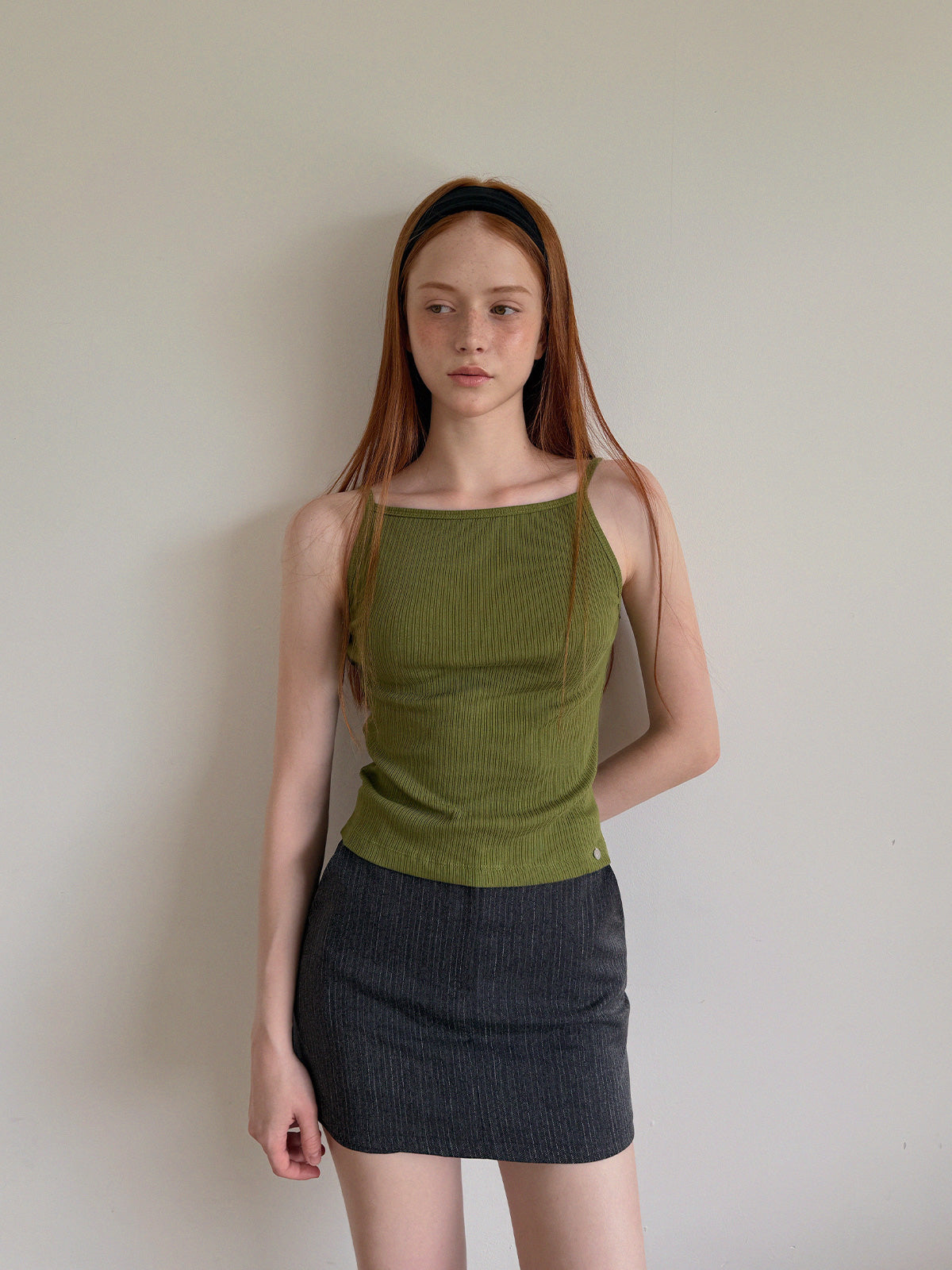 [TWEE] Urild Boat Neck Sleeveless Top