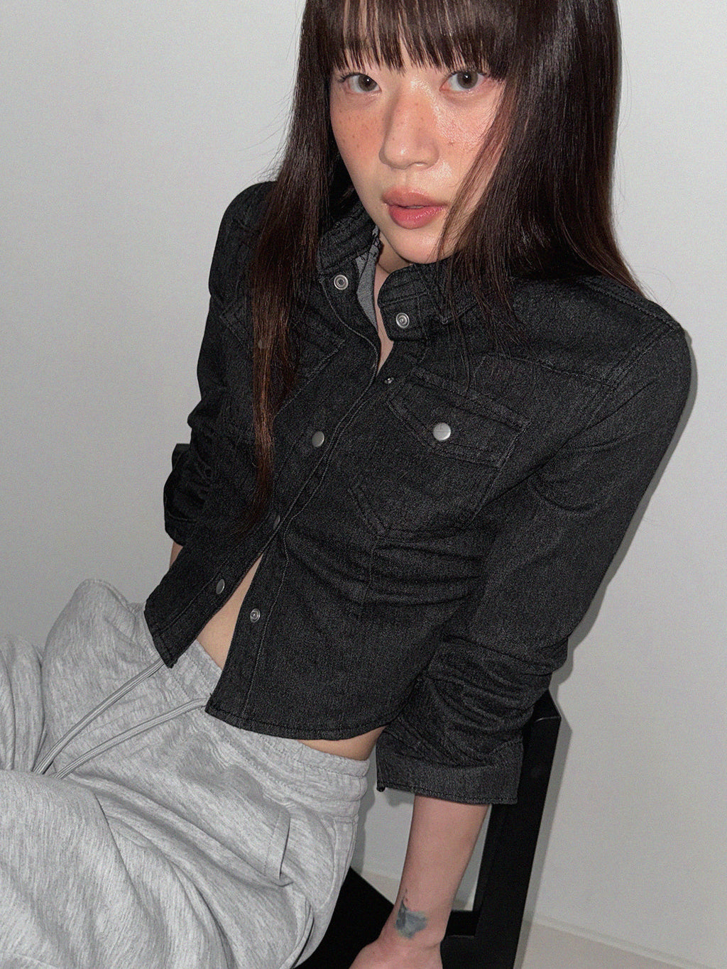 [TWEE] Mian Button Crop Denim Long-Sleeve Shirt